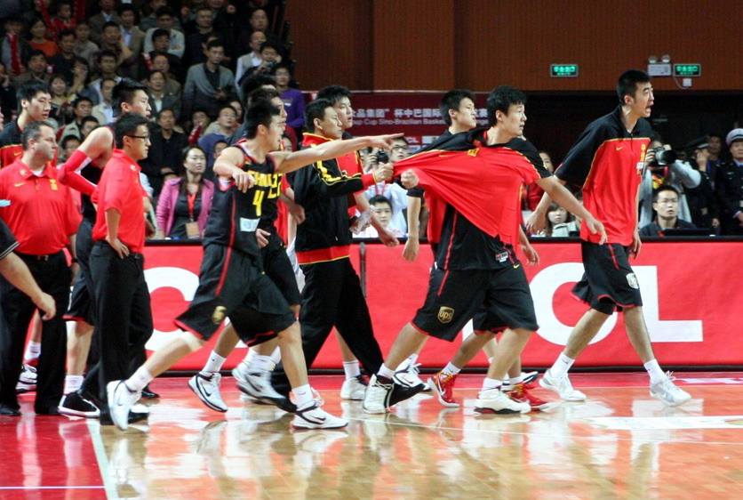 中国vs巴西篮球（中国vs巴西篮球打架mv）